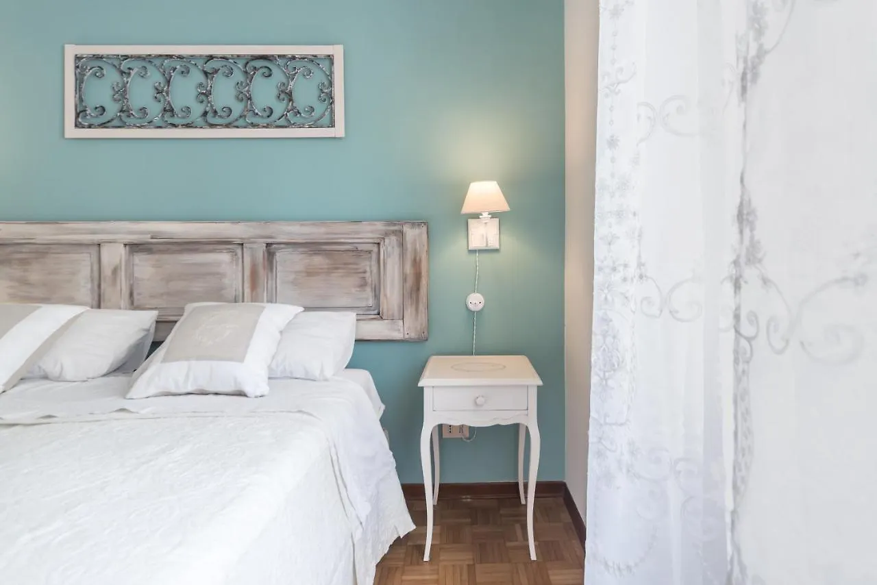 Riva San Zeno - Mood Apartments Verona 0*,  Italy